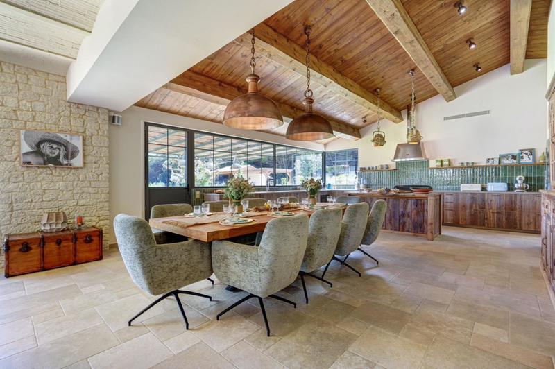 Maison - 480 m² - 8 pièces