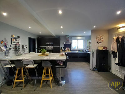 Maison - 94 m² - 5 pièces