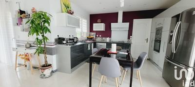 Maison - 240 m² - 9 pièces