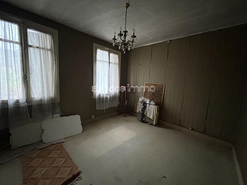 Maison - 177 m² - 7 pièces