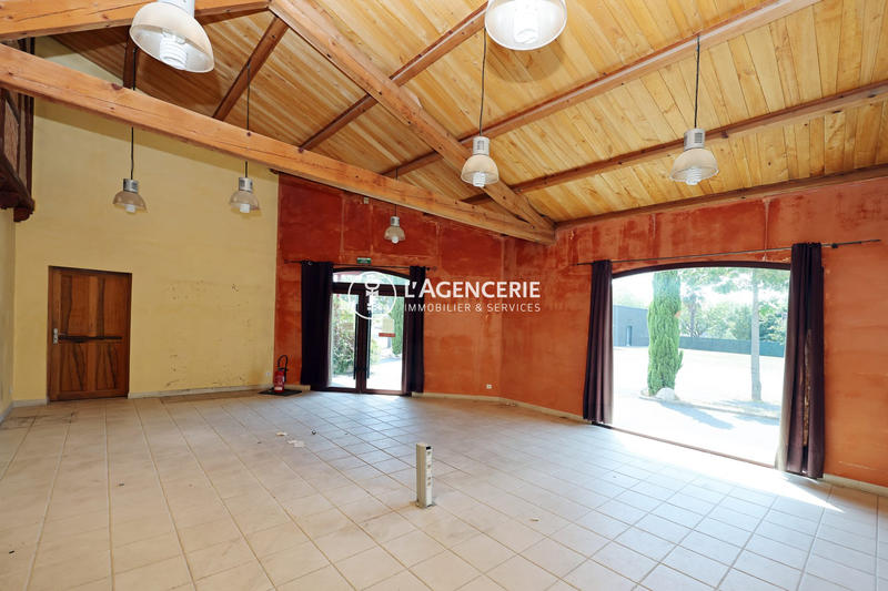 Local commercial - 246 m²