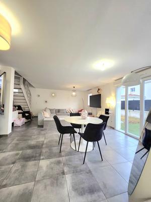 Maison - 94 m² - 4 pièces