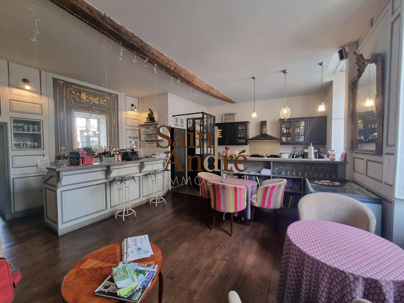 Maison - 427 m² - 13 pièces