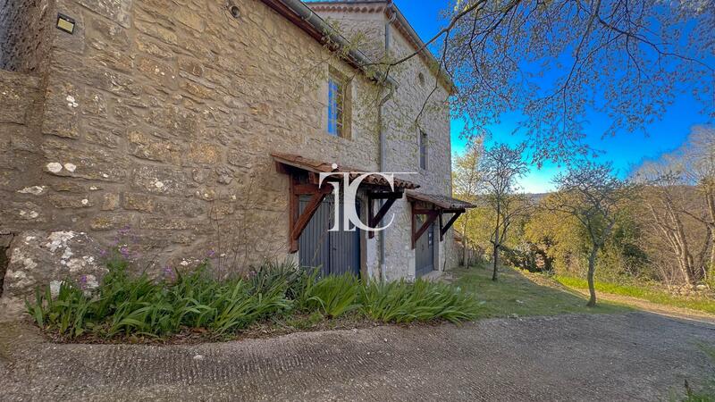 Maison - 208 m² - 8 pièces