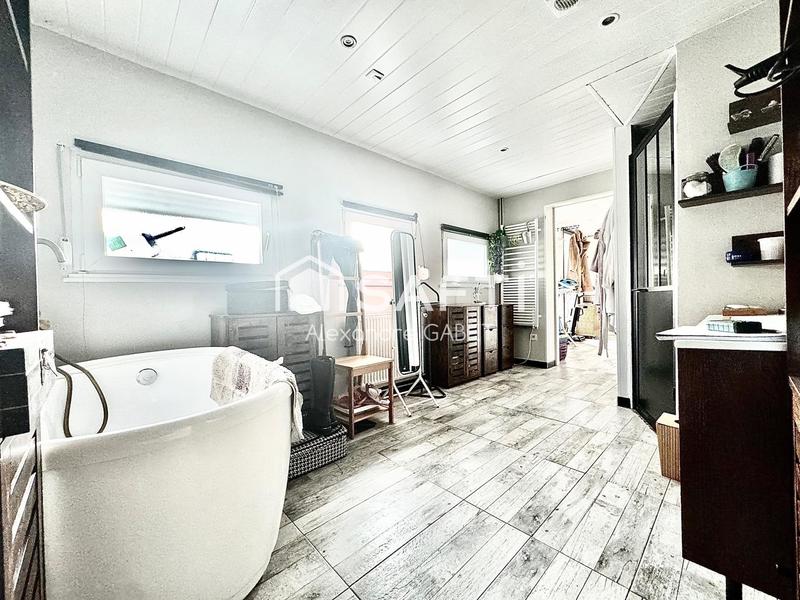 Maison - 160 m² - 8 pièces