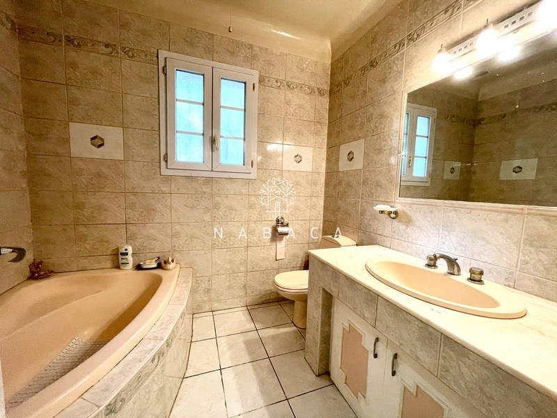 Maison - 188 m² - 9 pièces