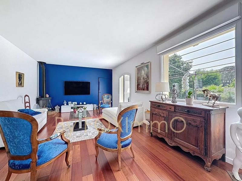 Maison - 230 m² - 6 pièces