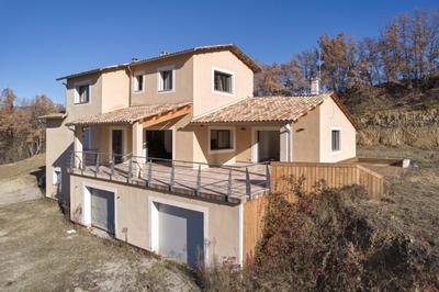 Maison - 281 m² - 7 pièces