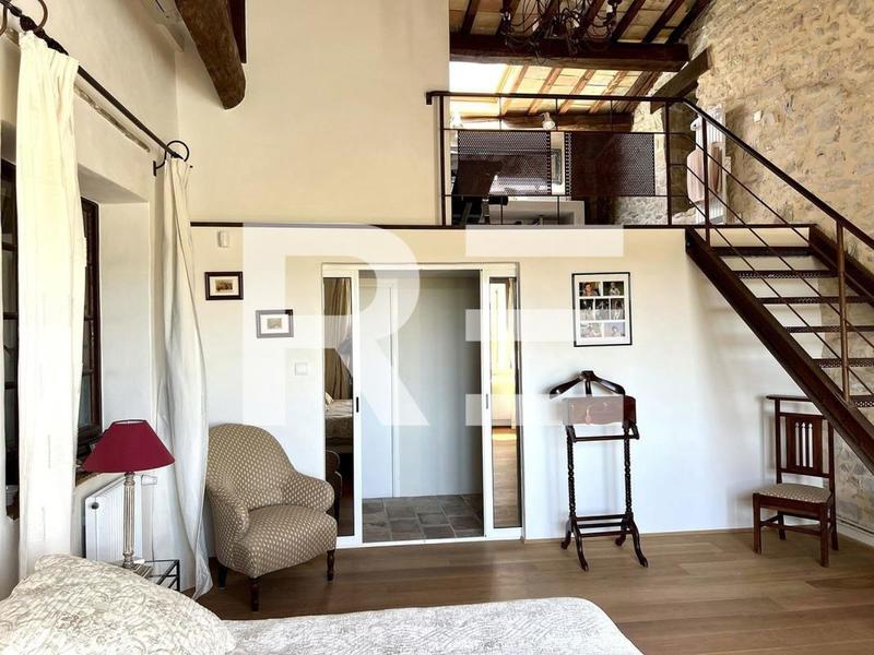 Maison - 298 m² - 7 pièces