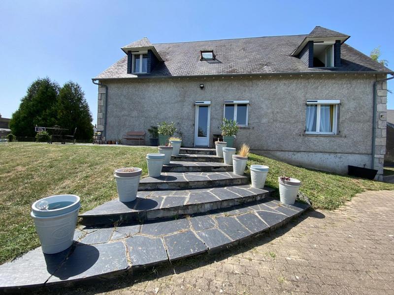 Maison - 204 m² - 8 pièces