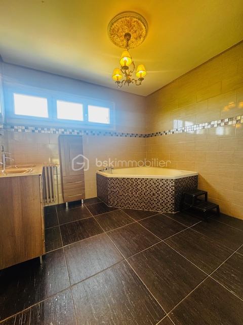 Propriété - 180 m² - 8 pièces