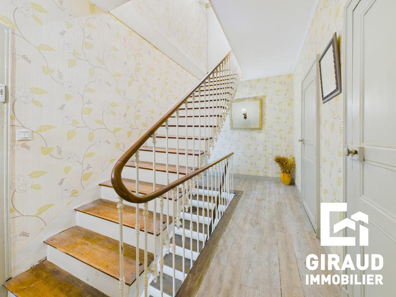 Maison - 208 m² - 7 pièces