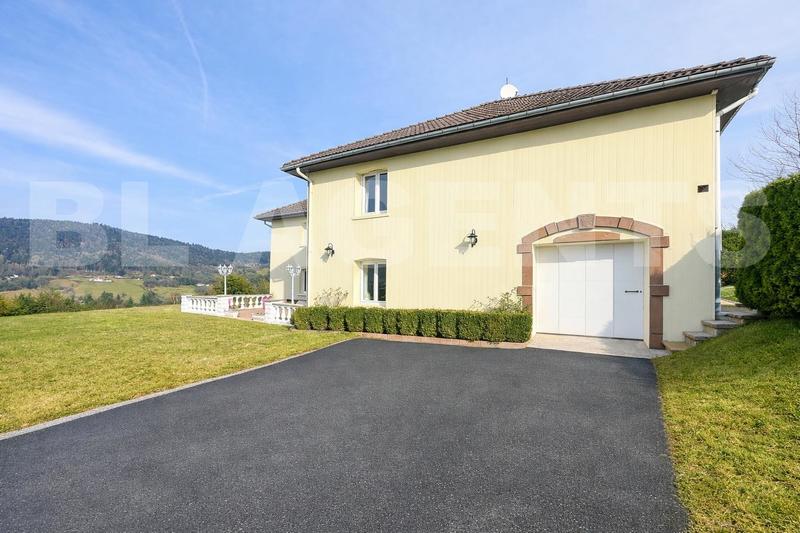 Maison - 270 m² - 8 pièces