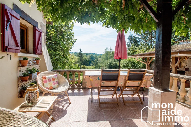 Maison - 240 m² - 15 pièces