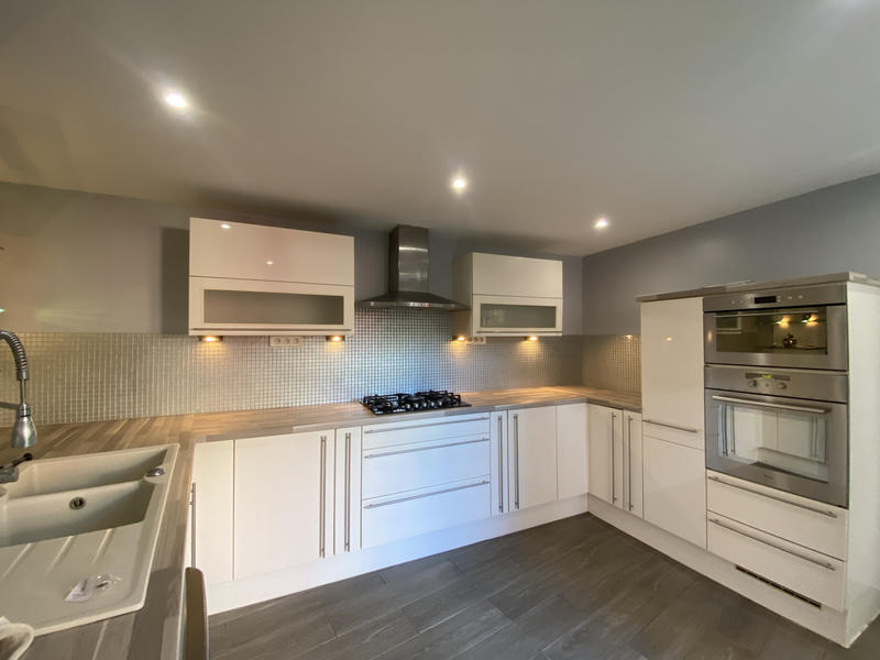 Maison - 150 m² - 10 pièces