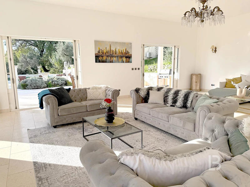 Villa - 385 m² - 11 pièces