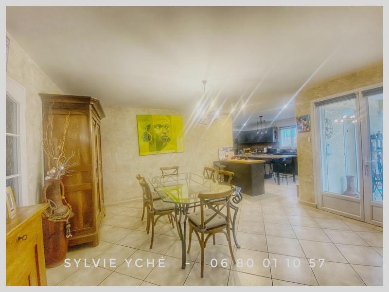 Villa - 151 m² - 6 pièces