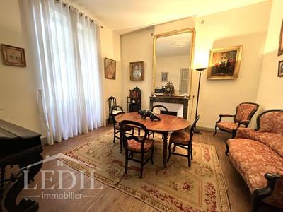 Maison de ville - 248 m² - 8 pièces