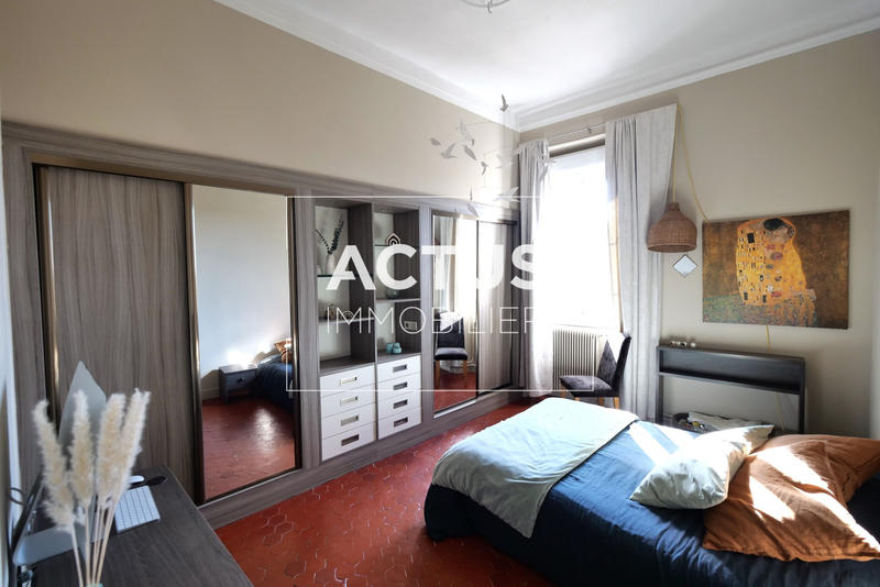 Maison - 182 m² - 7 pièces