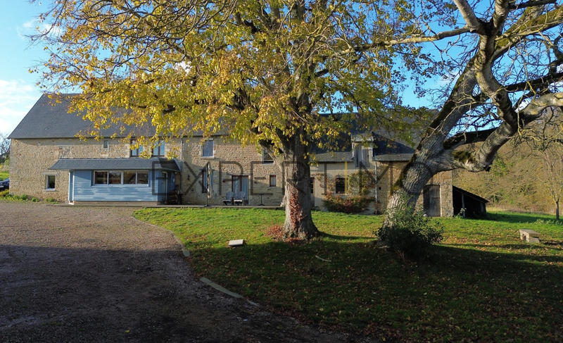 Maison - 230 m² - 9 pièces