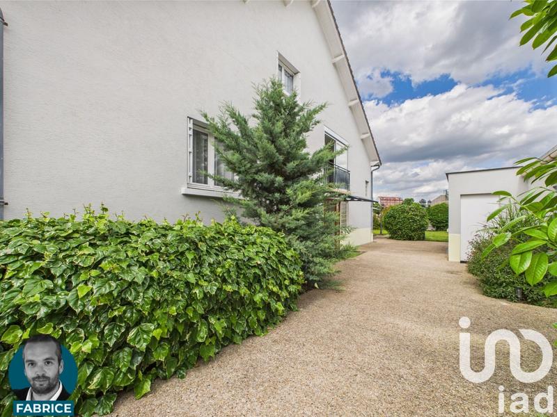 Maison - 216 m² - 8 pièces