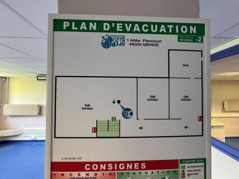 Local d'activités - 426 m² - 20 pièces