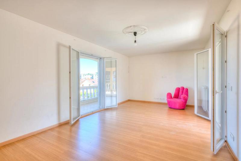 Maison - 223 m² - 8 pièces