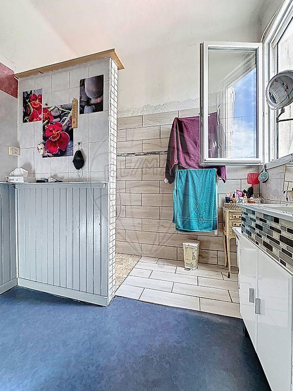 Maison - 225 m² - 9 pièces