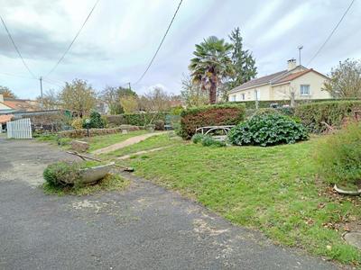 Maison - 222 m² - 8 pièces