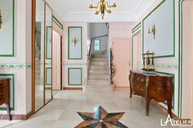 Maison - 210 m² - 5 pièces