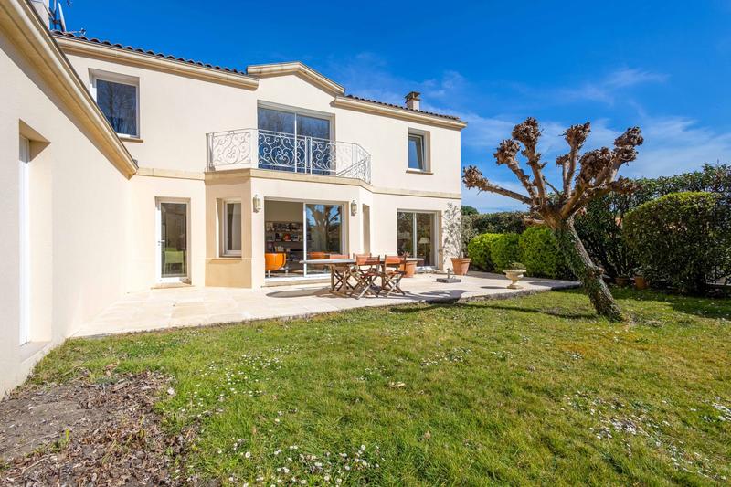 Maison traditionnelle - 188 m² - 7 pièces