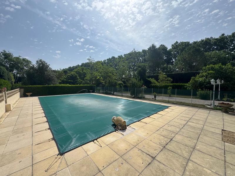 Maison - 237 m² - 9 pièces