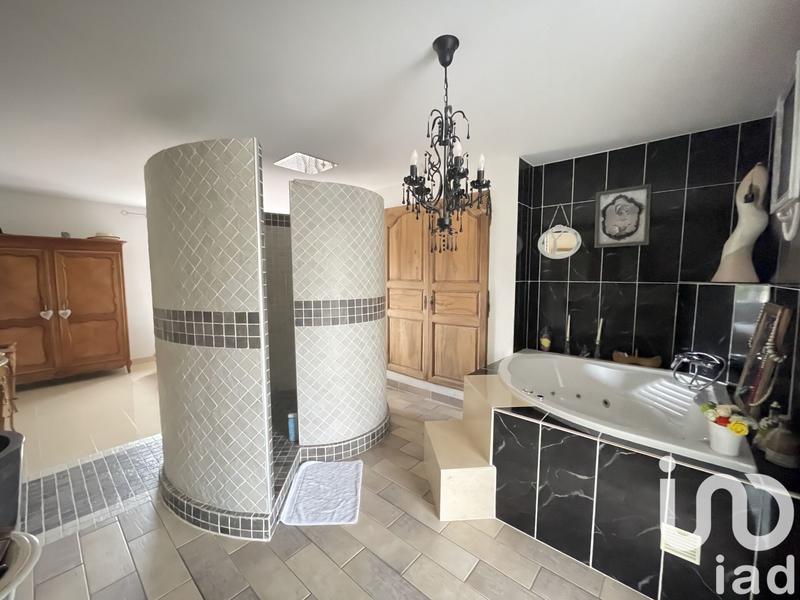 Maison - 240 m² - 5 pièces