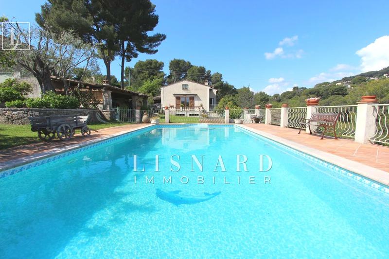 Maison - 370 m² - 16 pièces