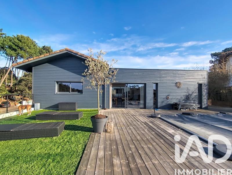 Maison - 215 m² - 6 pièces