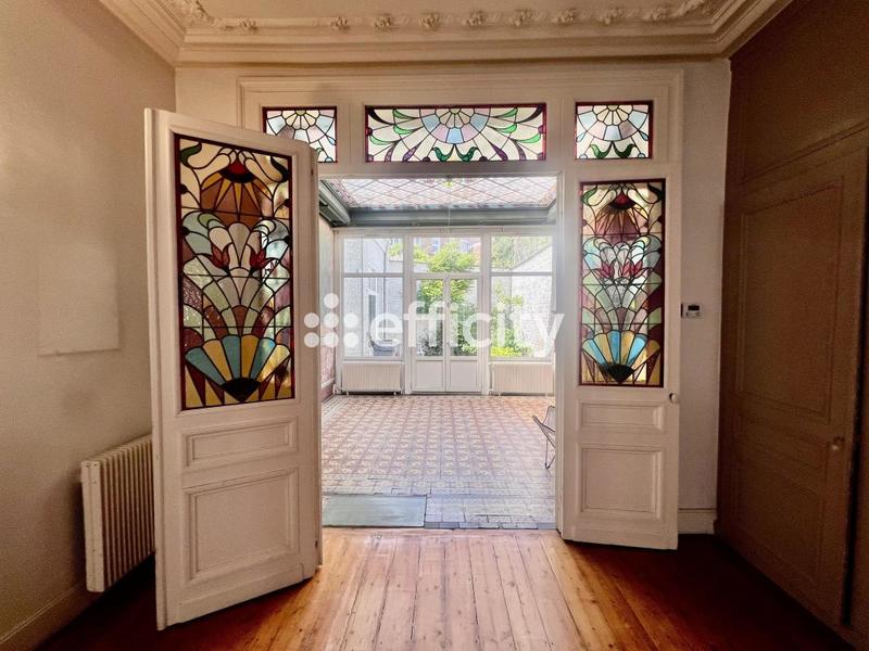 Maison - 205 m² - 7 pièces