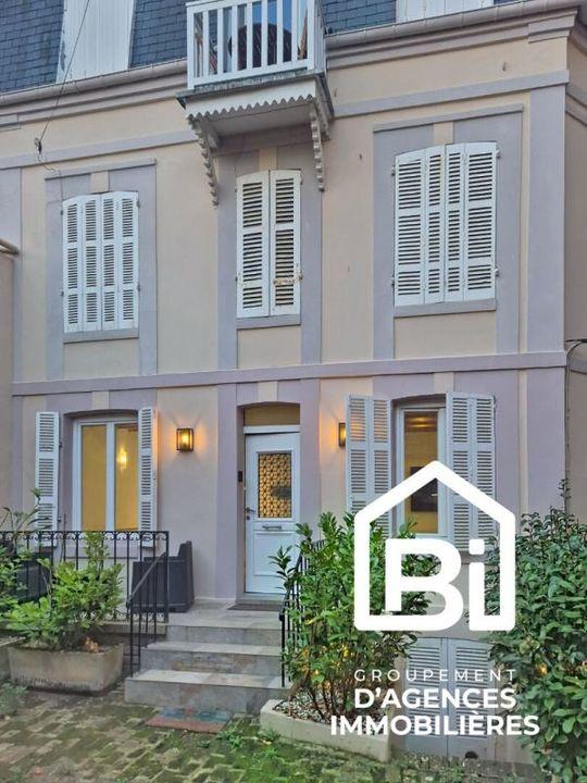 Maison de ville - 104 m² - 8 pièces