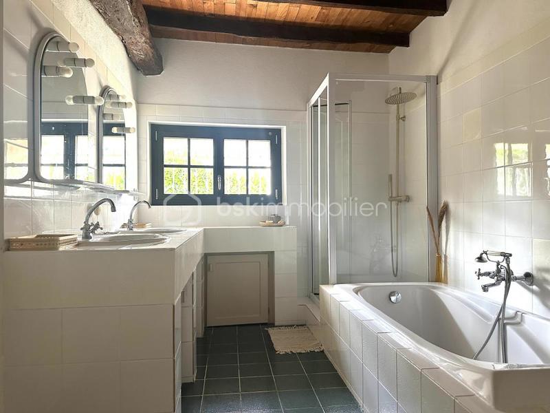 Maison - 215 m² - 6 pièces