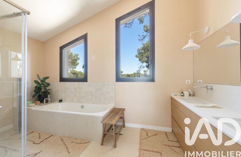 Maison - 290 m² - 8 pièces