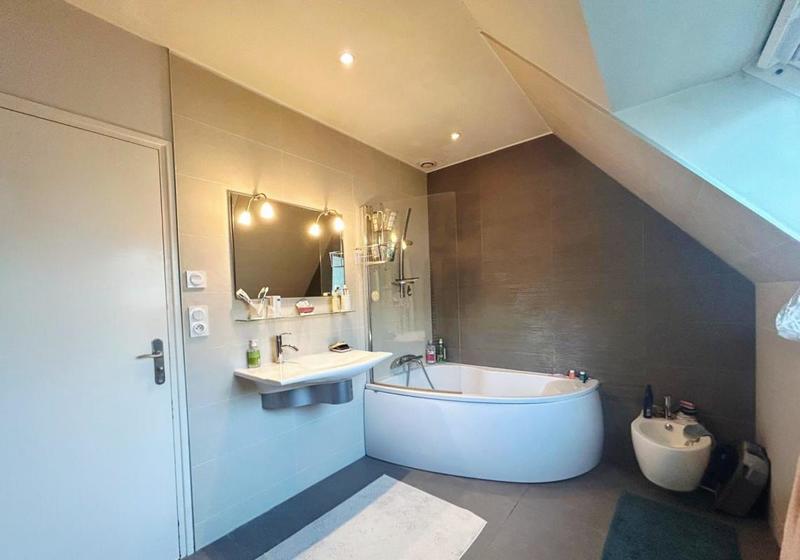 Maison - 142 m² - 6 pièces