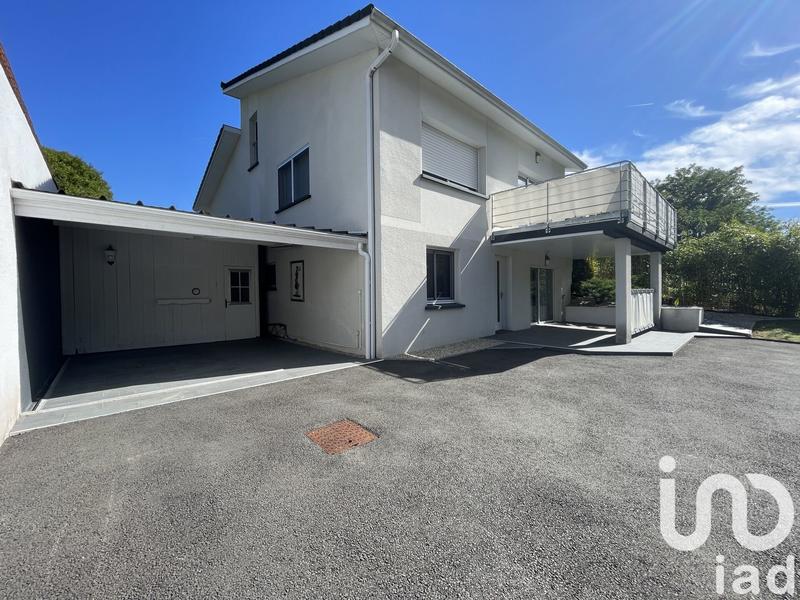 Maison - 212 m² - 7 pièces