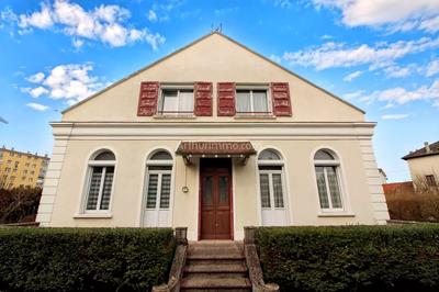 Maison - 202 m² - 7 pièces