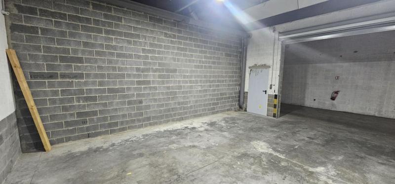 Parking / Garage - 105 m²