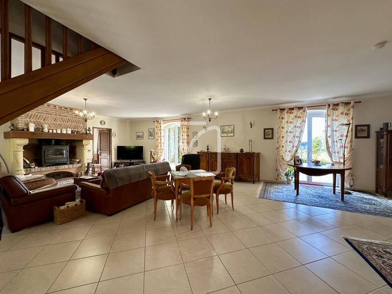 Maison - 201 m² - 6 pièces