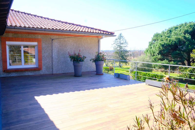 Propriété - 228 m² - 6 pièces