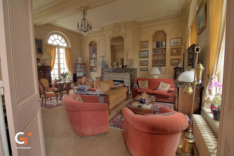 Maison - 242 m² - 9 pièces