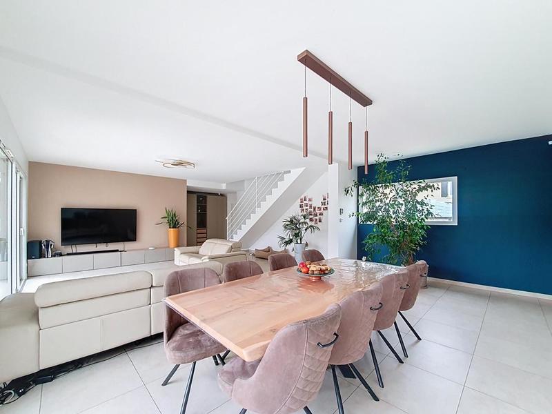 Maison - 160 m² - 5 pièces