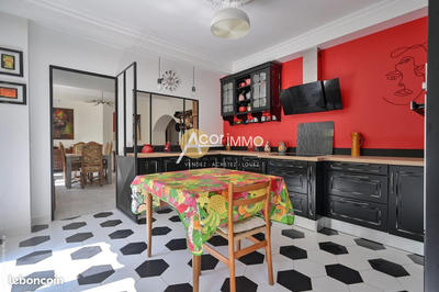 Maison - 235 m² - 7 pièces