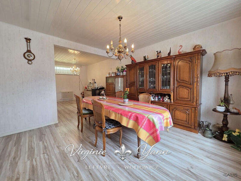 Maison - 180 m² - 8 pièces