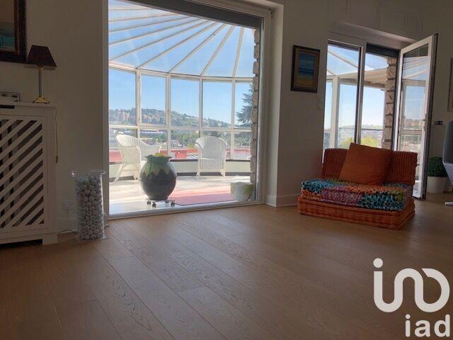 Maison - 287 m² - 10 pièces